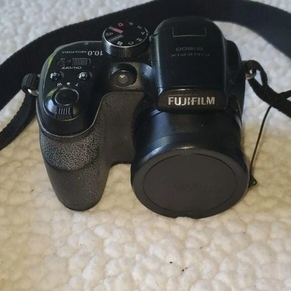 Fujifilm Finepix S1500 MP‎ 12X Image Camera, Strap & Lens Cover